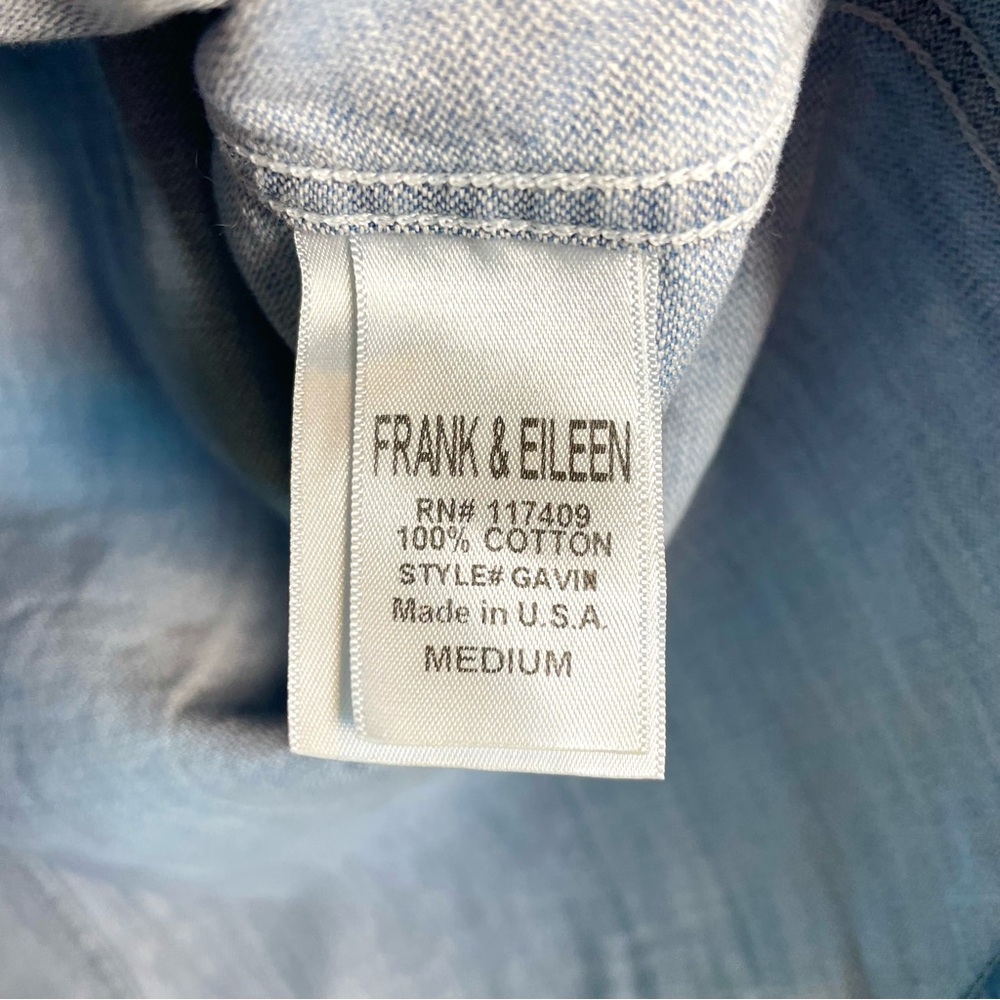 Frank & Eileen Gavin Blue Chambray Button Down Shirt Women’s Medium - Picture 4 of 6